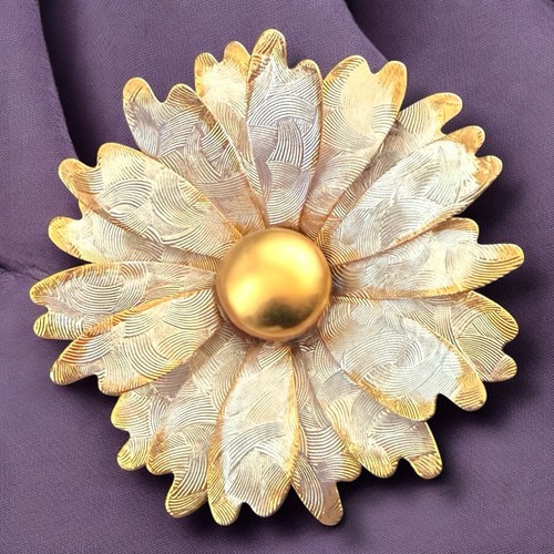 Flower brooch vintage - flower, gold